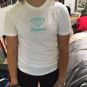 White and teal diamond tee.